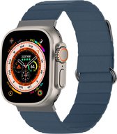 iMoshion Bandje Geschikt voor Apple Watch Bandje Series 1 / 2 / 3 / 4 / 5 / 6 / 7 / 8 / 9 / SE / Ultra (2) - 42 / 44 / 45 / 49 mm - iMoshion Magnetisch lederen band - Blauw