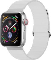 iMoshion Bandje Geschikt voor Apple Watch Bandje Series 1 / 2 / 3 / 4 / 5 / 6 / 7 / 8 / 9 / SE - 38 / 40 / 41 mm - iMoshion Magnetisch lederen band - Wit