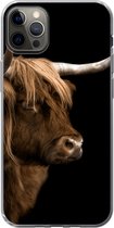 Geschikt voor iPhone 12 Pro Max hoesje - Schotse hooglander - Koe - Zwart - Siliconen Telefoonhoesje
