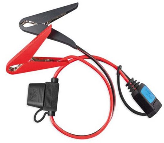 Een rode en zwarte kabel met aan het ene uiteinde een zwarte en rode accuklem, en aan het andere uiteinde een zwarte connector met een blauwe stip.