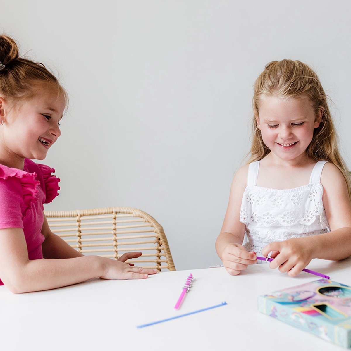 Disney Frozen Totum 3 schuif armbandjes maken met 18 bedels - knutselen speelgoed meisjes vanaf 3 jaar - Olaf - Anna - Elsa prinsessen cadeautip — afbeelding 10