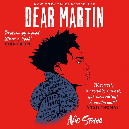 Boekomslag van 'Dear Martin'. Een rood ontwerp met een illustratie van een jongeman, gevuld met tekst.