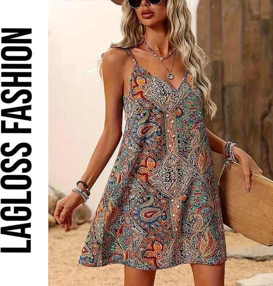 Zomerjurkje met spaghettibandjes, V-hals en een kleurrijke paisley print in bohostijl.
