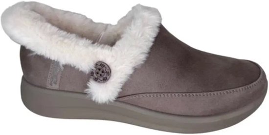 Taupe suède Slipper met imitatiebont voering en knoopdetail.