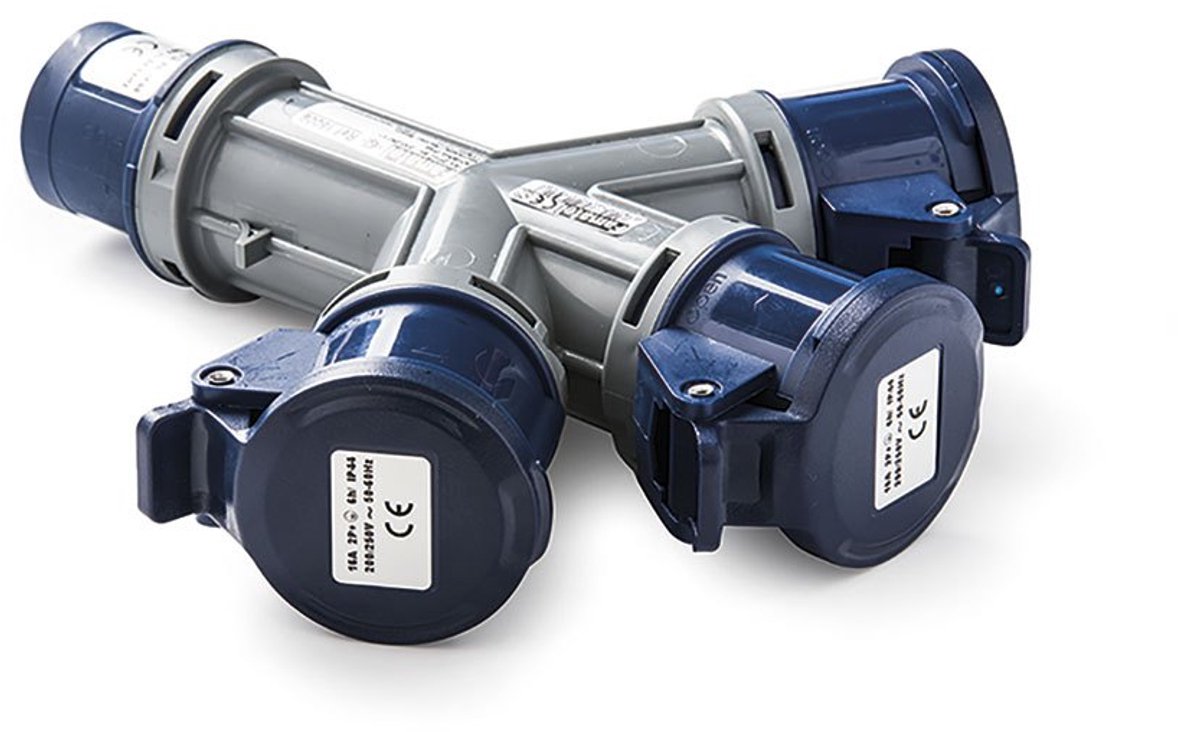 Famatel Industriële Adapter 15009 3p+n+t 3 Stopcontacten 32a 380v Blauw