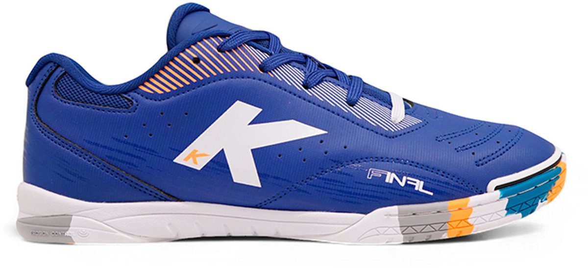 Kelme Final zaalvoetbalschoenen in blauw, EU 42, met laag profiel zool en Microtech synthetisch materiaal.