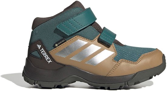 Bruine en groene Adidas Terrex mid-top wandelschoen met klittenband, Gore-Tex en zilverkleurige strepen.