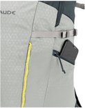 Grijze Vaude rugzak met vak voor smartphone.