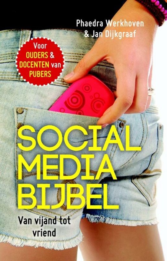 Cover van 'Social Media Bijbel': hand die telefoon uit achterzak van spijkerbroek haalt. Geel: SOCIAL MEDIA BIJBEL.