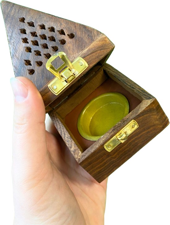 Boîte à encens en bois, ouverte, avec un petit bol vert à l'intérieur. Fermoirs dorés.