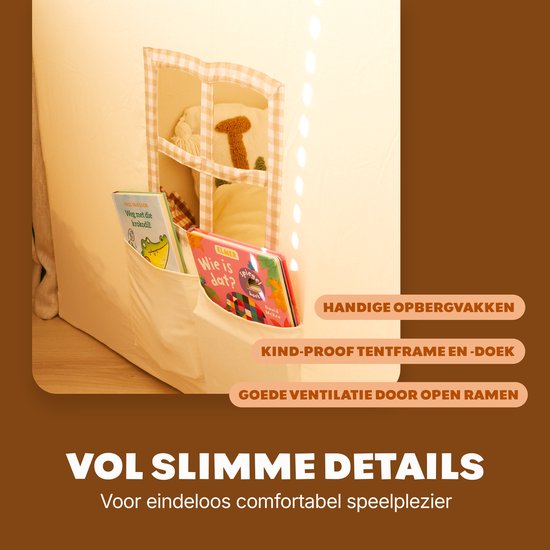Close-up van beige speeltent met bruin-wit geblokte raam en opbergvakken met boeken.