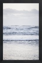 JUNIQE - Poster in houten lijst The Sea -40x60 /Grijs