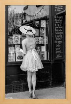 JUNIQE - Poster met houten lijst Window Shopping -13x18 /Grijs & Zwart