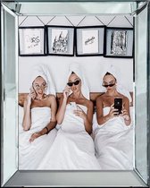 By Kohler Drie vrouwen met hun telefoon 40x50x4.5cm (114637)