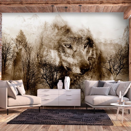 Papier peint photo d'un loup et de montagnes, au-dessus de deux canapés et d'une commode.