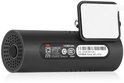 Zwarte 70Mai dashcam met sticker, luidsprekergaten en productinformatie.