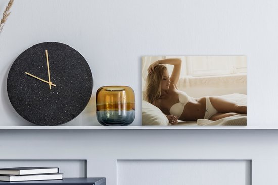 Femme en lingerie sur toile de lit 30x20 cm - petit - Tirage photo sur toile (Décoration murale salon / chambre)