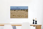 Canvas Schilderij Mount Kenya met kudde elanden op de voorgrond in Afrika - 60x40 cm - Wanddecoratie