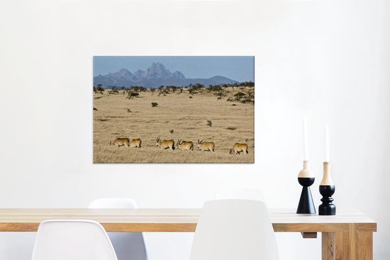 Mount Kenya met kudde elanden op de voorgrond in Afrika Canvas 90x60 cm - Foto print op Canvas schilderij (Wanddecoratie woonkamer / slaapkamer)