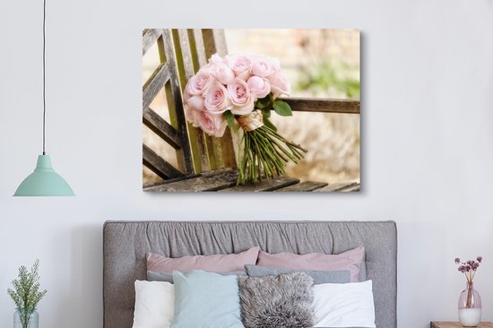 Un bouquet de roses roses sur un banc en bois Toile 160x120 cm - Tirage photo sur Toile (Décoration murale salon / chambre) / Peintures Fleurs sur toile XXL / Groot format!