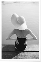 JUNIQE - Poster Beach Girl -13x18 /Grijs & Wit