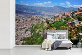 Behang - Fotobehang Bergachtige landschap van Medellín in Colombia - Breedte 330 cm x hoogte 220 cm