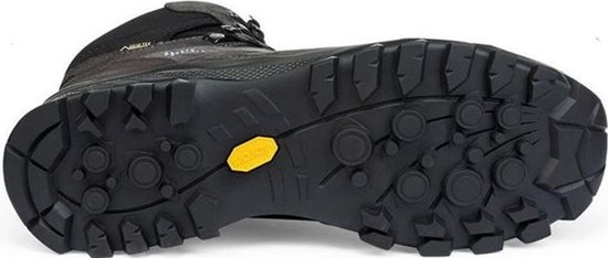 Onderkant van een zwarte Hanwag wandelschoen met een Vibram zool.