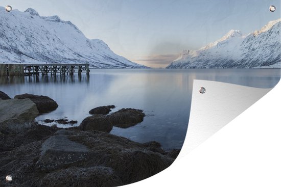 Tuinposter - Tuindoek - Tuinposters buiten - Ersfjordbotn Fjord Noorwegen sneeuw - 120x80 cm - Tuin
