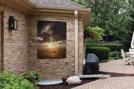 Tuinposter - Tuindoek - Tuinposters buiten - Helikopters die rond een grote tornado vliegen - 90x120 cm - Tuin