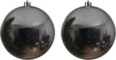 2x Grote zilveren kunststof kerstballen van 20 cm - glans - zilveren kerstboom versiering