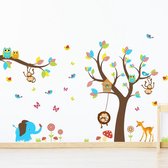 Muursticker boom met dieren voor de babykamer