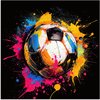 Voetbal met levendige kleurspatten in roze, blauw en geel op een zwarte achtergrond.