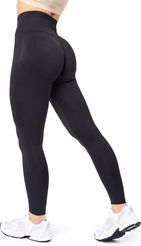 Dames legging in het zwart, van de achterkant gezien, met een scrunch butt detail.