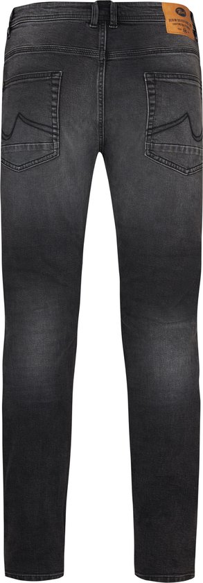 Zwarte slim fit jeans met vintage wassing, vijf zakken, een leren Petrol Industries label.