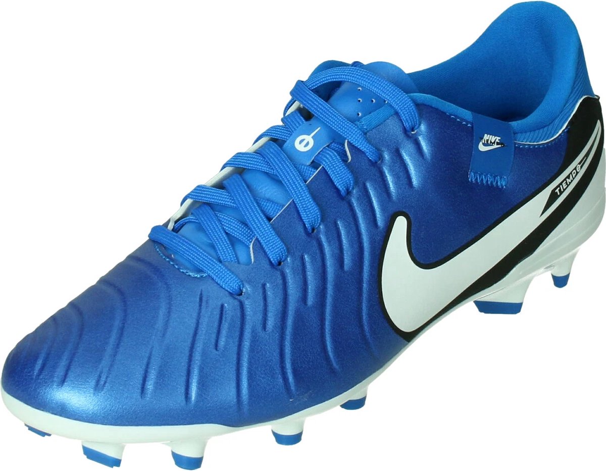 Nike Tiempo Legend 10 Academy MG voetbalschoenen voor heren in blauw met witte swoosh en zwarte details.