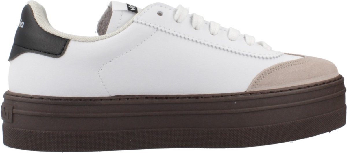 Sneakers met veters