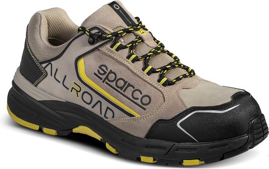Chaussure de travail Sparco ALLROAD marron avec lacets jaunes, accents noirs et jaunes, sur fond blanc.