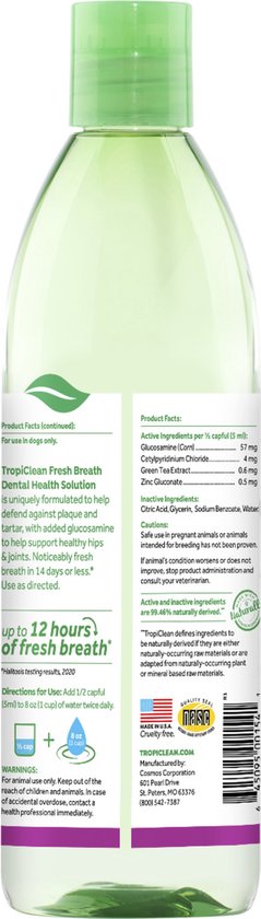 Fles Fresh Breath Dental Health Solution, groen met witte dop. De fles bevat een label met productinformatie en een afbeelding van een hond.
