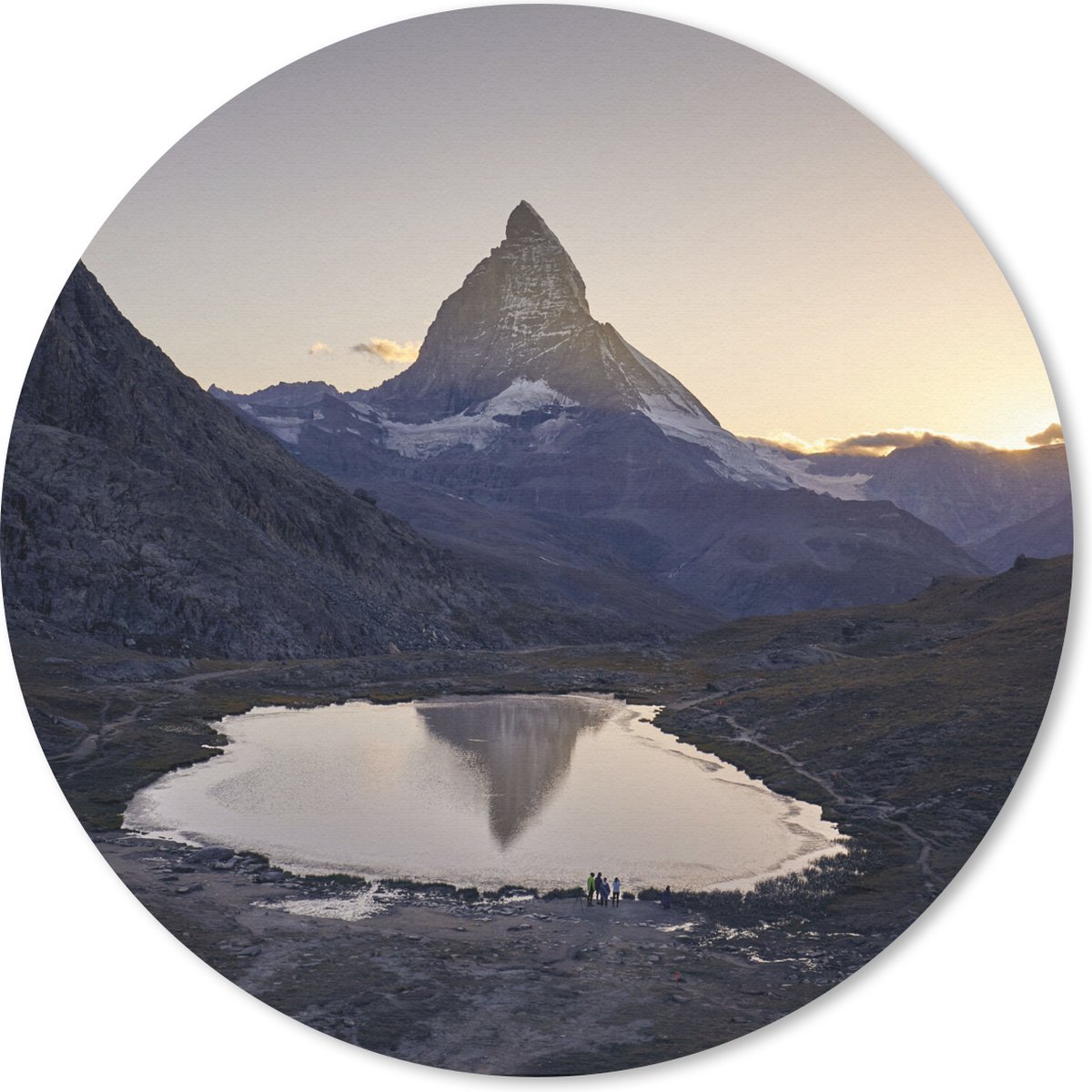 Muismat rond 30x30 cm - Mousepad De Matterhorn en de Riffelsee bij zonsopkomst in Zwitserland - Ronde muismatten