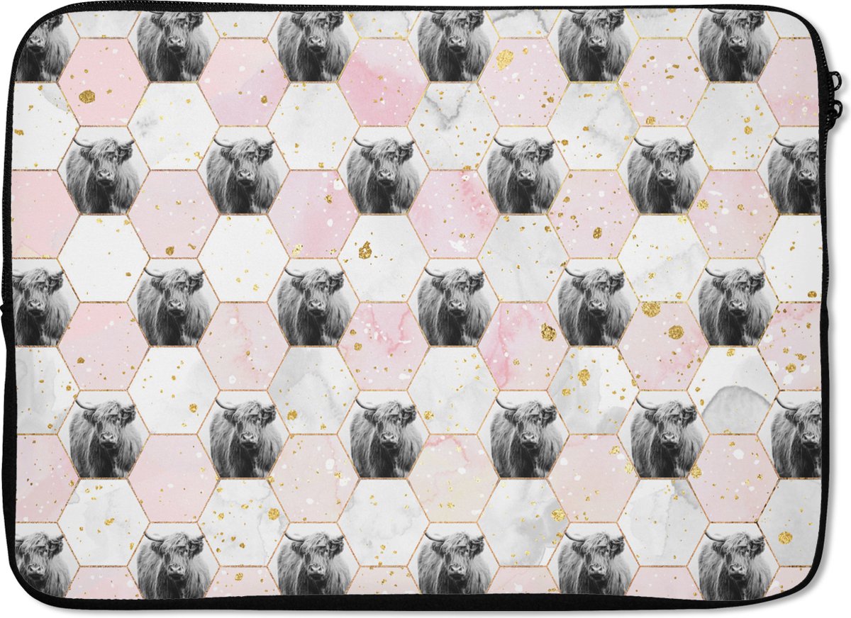 Laptophoes 13 inch - Schotse hooglander - Design - Marmer print - Laptop sleeve - Binnenmaat 32x22,5 cm - Zwarte achterkant