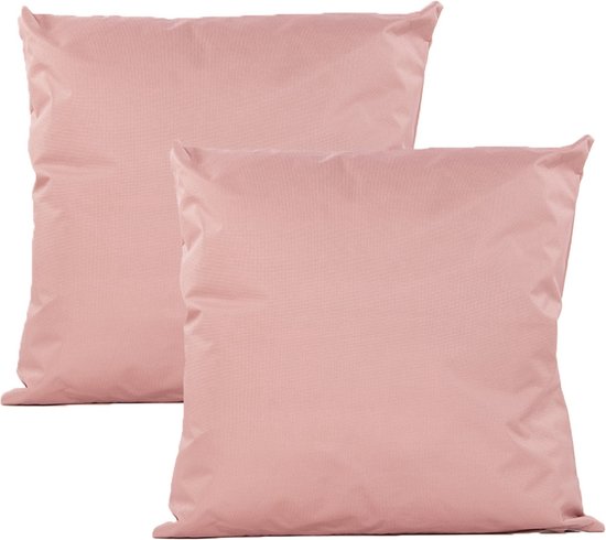 Twee roze vierkante sierkussens met fijne textuur, diagonaal geweven stof.