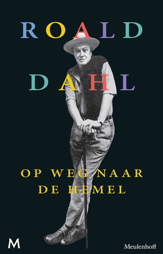 Boek 'Op weg naar de hemel' van Roald Dahl met een foto van Roald Dahl in een pak.