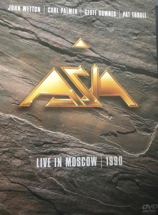 DVD hoes "Asia Live In Moscow 1990" met het gouden "ASIA" logo op een stenen achtergrond. Toont John Wetton, Carl Palmer, Geoff Downes, Pat Thrall.