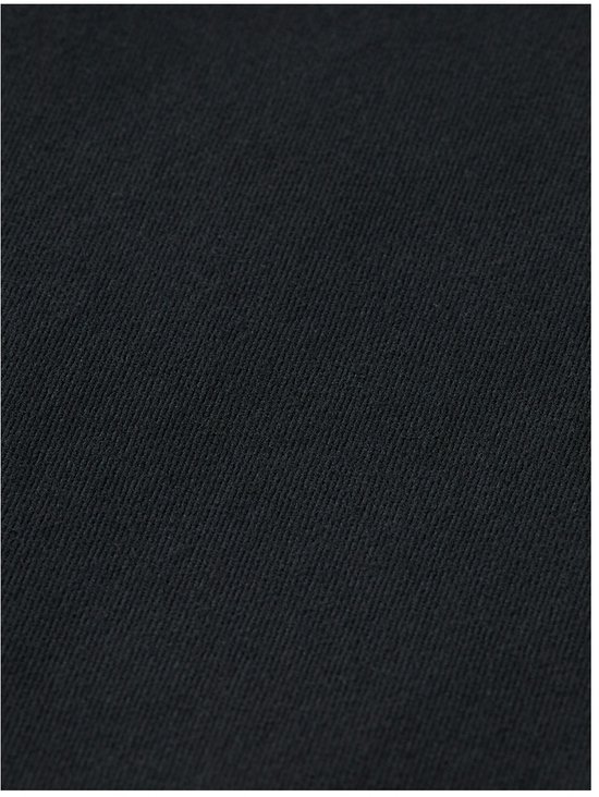 Gedetailleerde textuur van donkerblauwe chino stof met zichtbare weving.