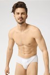 Man met getraind lichaam draagt witte Sloggi midi slip met grijze tailleband.