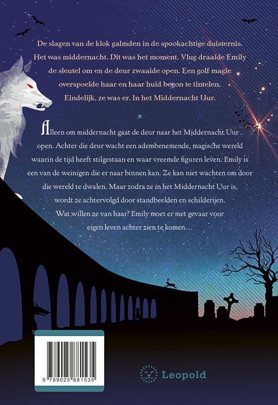 Achterkant van het boek "Schreeuw om Middernacht" met een gedetailleerde illustratie van een wolf en een brug, en tekst over het verhaal.