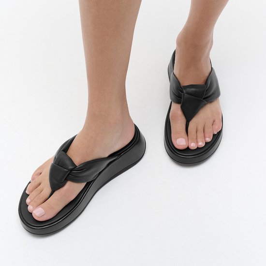 FitFlop F- Sandales compensées en cuir souple Mode Knot, noires - Pointure 39
