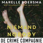 Boekcover met de titel NIEMAND NOBODY van Marelle Boersma. Liggend op de grond een vrouw met blote benen en voeten. De titel is in gele letters.