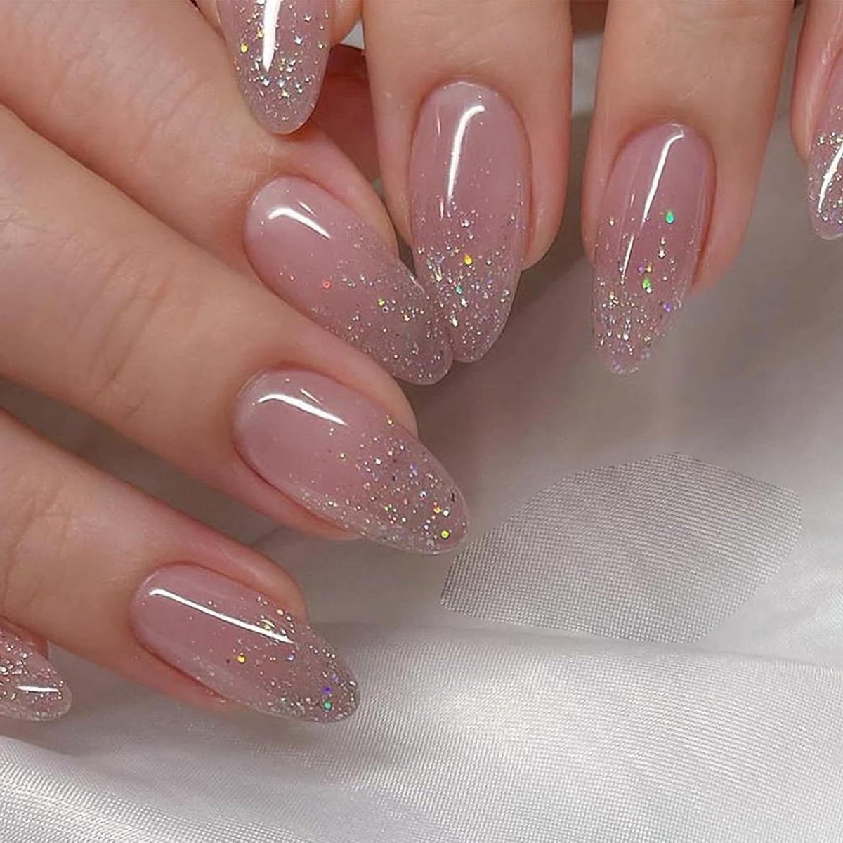 24 stuks French Tip plaknagels, korte ronde punten, amandelvorm, met goudfolie design voor dames