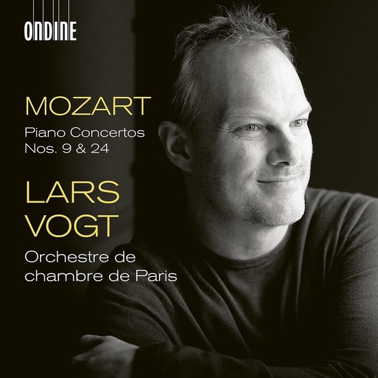 Omslag met close-up van Lars Vogt, met de tekst 'Mozart Piano Concertos Nos. 9 & 24' en 'Lars Vogt, Orchestre de chambre de Paris'.